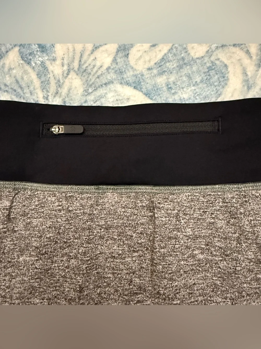lululemon athletica Women's Gray Athletic Skirt with Black Waistband size 4 - Picture 3 of 4